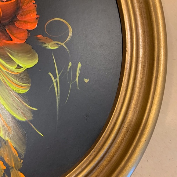 đ¤SOLD LOCALLYđ¤Set of Vintage Oval Floral Paintings in Gold Painted Frames - Picture 13 of 15